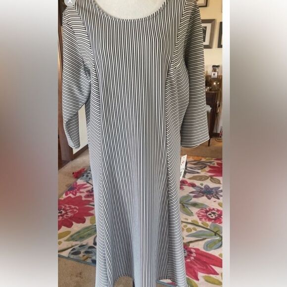 NWT STRIPED VARIOUS WAYS FLATTERING ON EVERYONE DRESS PAST KNEES 1X FITS LIKE LG - Picture 2 of 13